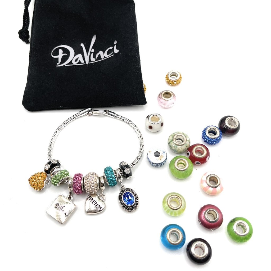 Davinci Bracelet Set- Includes Numerous Charms - 8966 32$